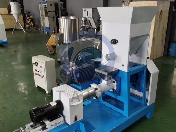 Feed pellet making machine for animal feed