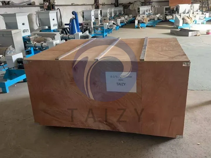 Shipping of fish feed pelletizer