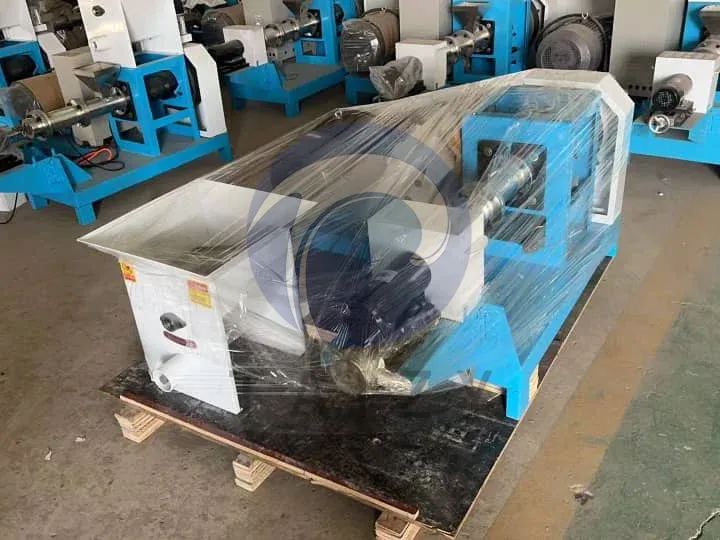 Packing fish food making machine