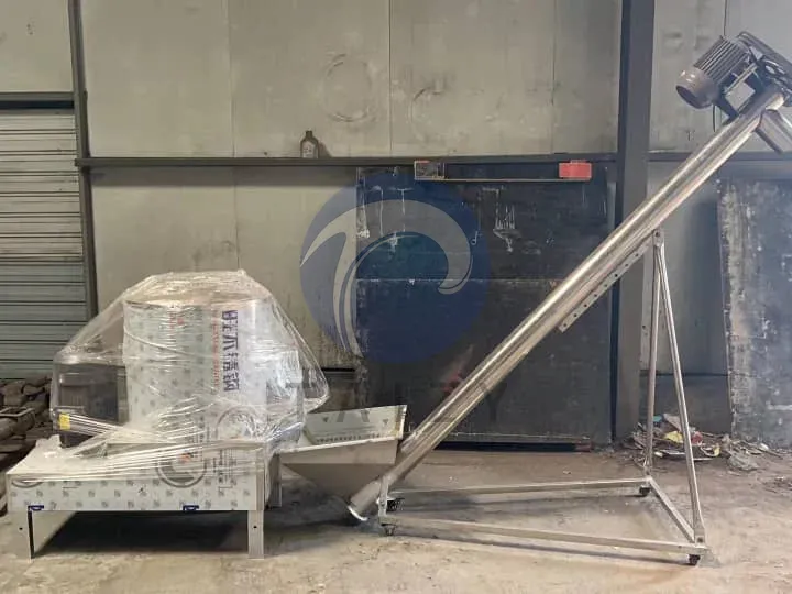 mixer and screw conveyor in fish feed pellet production line