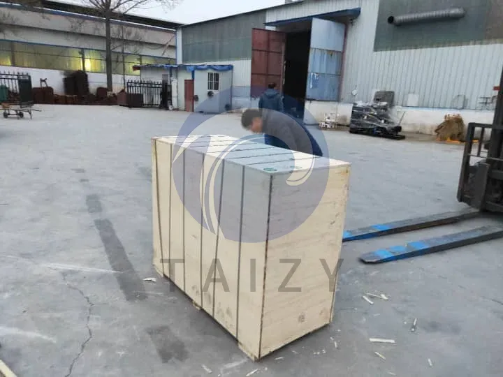 Máquina Industrial de Pellets de Ração Transportada para Oficinas de Fabricação de Pellets na Rússia 3 A embalagem da máquina industrial de fabricação de pellets de ração para envio