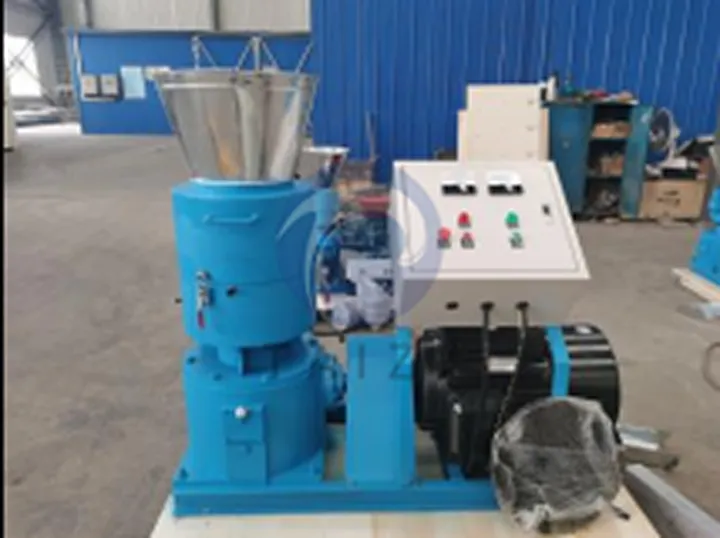 A feed pellet machine is the core equipment of the production line, used to compress mixed feed materials into uniform pellets. It produces high-quality feed pellets with good density, durability, and nutritional consistency for livestock and poultry.